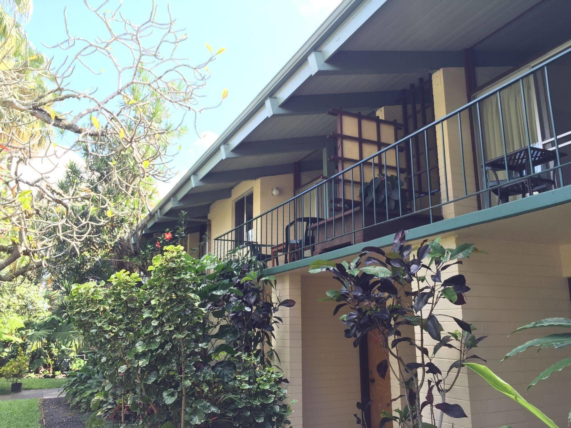 Dolphin Bay Hotel Hilo Exterior foto